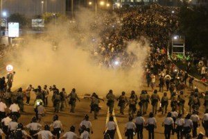 tear_gas_cops1am